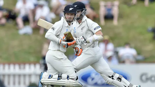 په دويمه پاړۍ کې نوي زيلاند ۲۰۸ منډې وکړې، چې استراليا وکړای شو دغه هدف پوره او لوبه وګټي