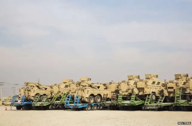 بګرام کې امریکايي ټانکونه په لاریو کې بار شوي، چې کویت ته ولېږدول شي