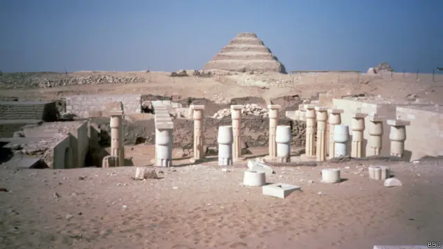 archaeologists_egypt_queen