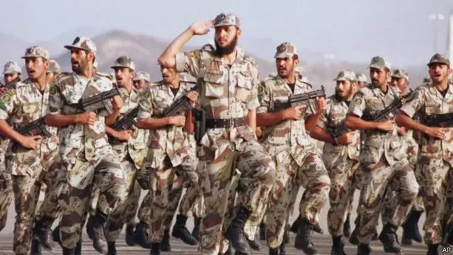 تعرضت قوات الأمن السعودية لإطلاق نار في وقت مبكر صباح الاثنين.