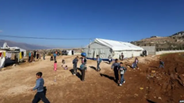 सीरियाई शरणार्थियों पर नई पाबंदियां