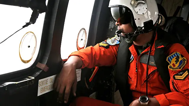 ایئر ایشیا کا یہ جہاز 28 دسمبر کو انڈونیشیا کے دوسرے بڑے شہر سورابایا سے سنگاپور جا رہا تھا کہ خراب موسم کے دوران گر کر تباہ ہو گیا 