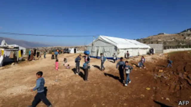 ဒုက္ခသည်တွေ အလုံးအရင်းနဲ့ ဝင်လာလို့ လက်ဘနွန် မနိုင်မနင်း ဖြစ်လာ