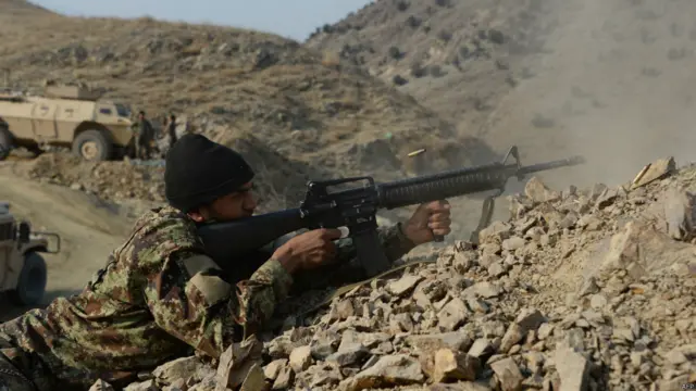 پاکستان میں آرمی پبلک سکول پر حملے کے بعد افغانستان اور پاکستان کے حکام نے طالبان کے خلاف مربوط کارروائیاں کرنے پر اتفاق کیا تھا۔ 