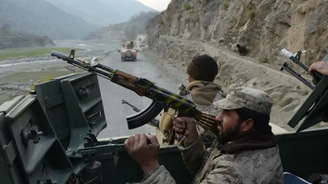 پاکستانی طالبان کا گڑھ سمجھے جانے والے صوبے کنڑ میں جاری فوجی کارروائی میں طالبان کمانڈر احمد خان سمیت متعدد طالبان کو ہلاک کیا جا چکا ہے۔