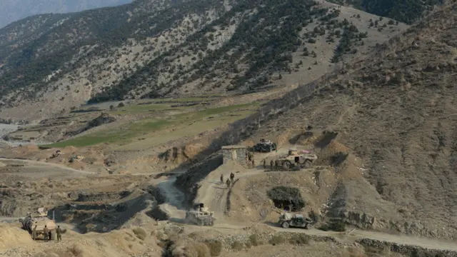 پولیس چیف عبدالحبیب سید خیل کے مطابق گذشتہ ایک ماہ سے جاری ان کارروائیوں میں سکیورٹی فورسز کے سات اہلکار ہلاک اور چھ زحمی ہوئے۔