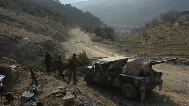 افغانستان کی فوج نے پاکستانی سرحد کے قریب دنگم ضلعے میں کارروائی کا آغاز کیا ہے۔ 