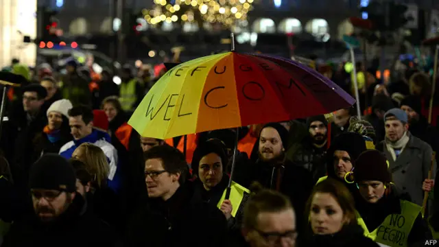 حمایت گروهی از مخالفان پگیدا از مهاجران در درسدن