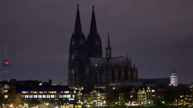 چراغ های کلیسای جامع کلن در اعتراض به پگیدا خاموش شد