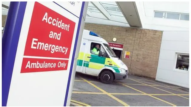 报告说，HNS的重组改革是造成病人等候就诊时间延长和医疗服务质量下降的原因之一。