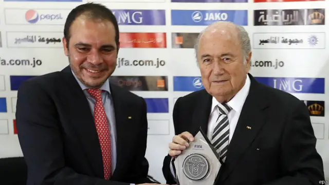 Bin Al Hussein (izquierda) buscará impedir que Blatter (derecha) sea reelegido para un quinto período.