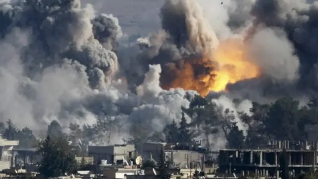 El cloro, aunque tóxico, no se incluye en la lista de armas químicas que maneja la OPAQ (imagen de archivo de una explosión en Siria).