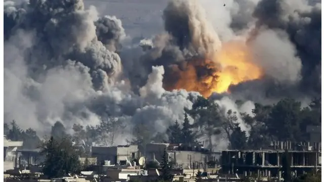 شام میں اس وقت امریکہ کی قیادت میں قائم اتحاد کے جنگی جہاز دولتِ اسلامیہ کو نشانہ بنا رہے ہیں