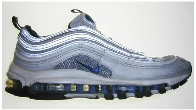 جیل سے بچنے کے لئے اپنے 85 ڈالر کے جوتے عدالت کو ضمانت بانڈ کے طور پر پیش کیے