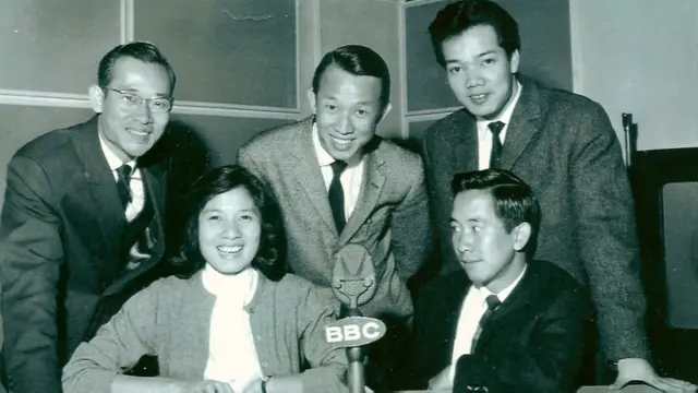 Ngày 6/1 năm 1952, chương trình đầu tiên của Ban Tiếng Việt đài BBC đã được phát đi trên làn sóng ngắn. Nhân viên Ban Việt Ngữ năm 1965: Đứng: Trần Văn Minh, Thạch Xuân Kỳ, Nguyễn Phúc; Ngồi: Xuyến Như, Hữu Đại.