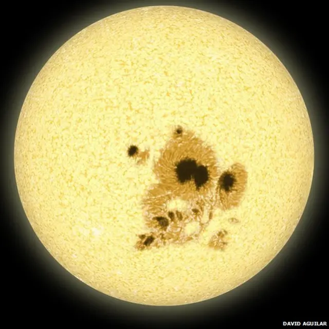 Es relativamente fácil calcular la edad de estrellas jóvenes gracias a sus grandes manchas solares.