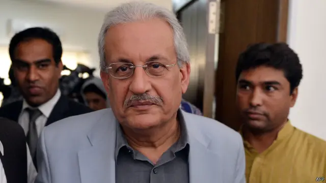 رندھی ہوئی آواز میں رضا ربانی بمشکل تین جملے ہی ادا کر پائے اور ان کا آخری جملہ ادھورا ہی رہ گیا