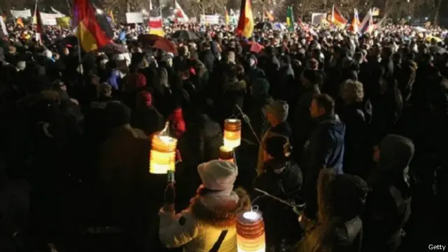 نحو 18 ألف شخص من أنصار بيغيدا شاركوا في مسيرة في مدينة دريسدن