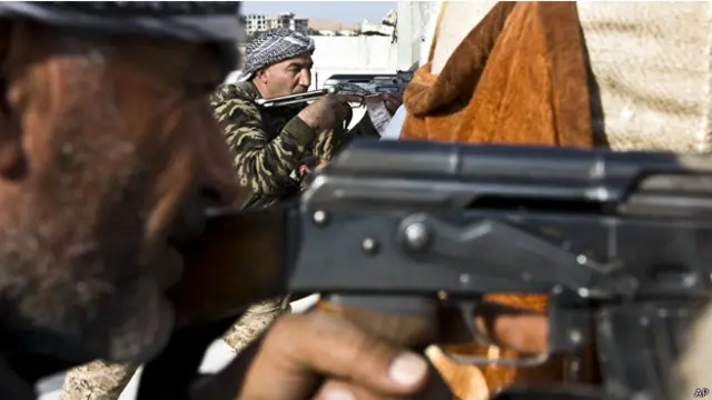 كان المرصد قد اعلن سابقا اليوم الثلاثاء ان المقاتلين الأكراد الذين يقاتلون مسلحي تنظيم "الدولة الإسلامية" في عين العرب أصبحوا يسيطرون على 80 في المئة من المدينة