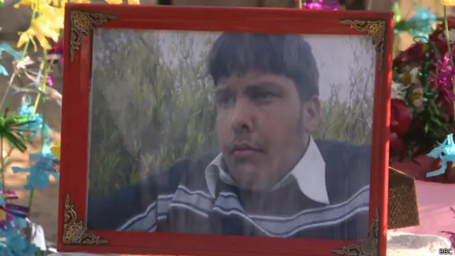 ابراہیم زئی گاؤں میں منگل کو اعتزاز حسن کی پہلی برسی منائی گئی جس میں صوبے کی سیاسی، سماجی اور مذہبی شخصیات نے شرکت کی