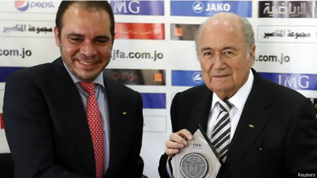 سيسعى بلاتر البالغ من العمر 78 عاما للفوز بفترة رئاسة خامسة في الانتخابات التي ستجرى في التايع ةالعشرين من مايو / ايار