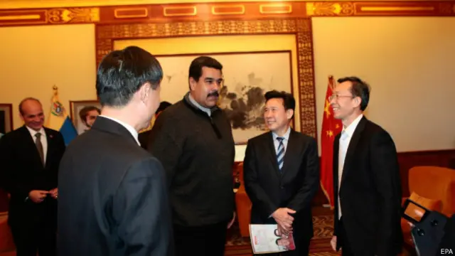 馬杜羅（中）已經抵達中國