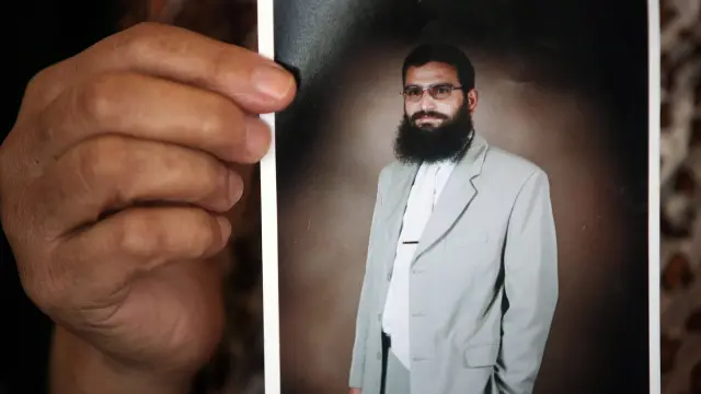 أدانت المحكمة القواسمي، العضو في حركة المقاومة الإسلامية (حماس)، كما طالبته بدفع غرامة تقدر بـ 63 الف دولار امريكي كتعويض لعائلات القتلى