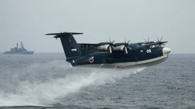 日本海上自卫队水上飞机从横须贺南部的相模湾起飞