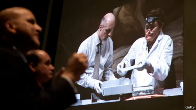 Otoritas terkait di Massachusetts, AS, sedang membuka kotak berusia 220 tahun.