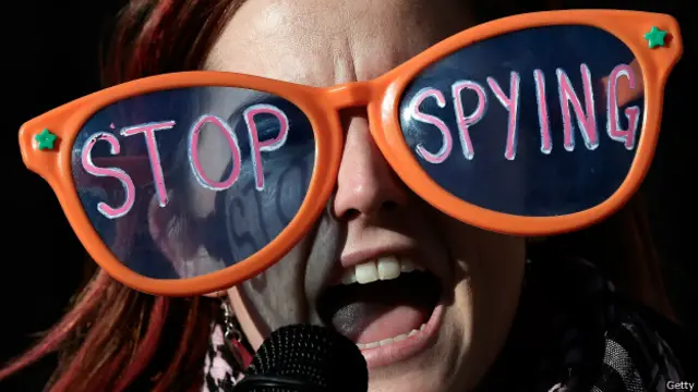 反对国安局收集通讯记录的一名妇女