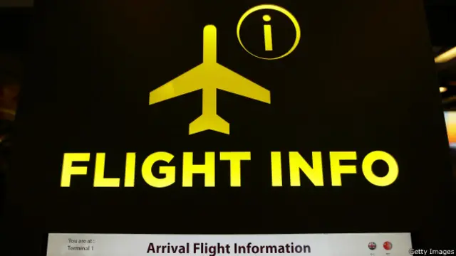 Информационное табло в индонезийском аэропорту