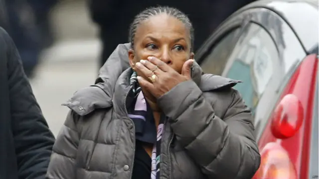 فرانس کے ایک نجی ٹی وی چینل کو انٹرویو دیتے ہوئے ایک عینی شاہد کا کہنا تھا کہ ’سیاہ نقاب پہنے ہوئے دو حملہ آور عمارت میں داخل ہوئے۔ وہ کلاشنکوفوں سے مسلح تھے۔ چند ہی منٹ بعد ہم نے شدید فائرنگ کی آوازیں سنیں۔‘