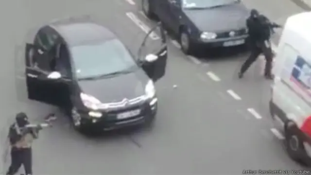 Нападники втікають з місця злочину