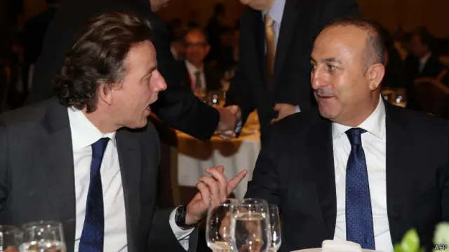 Hollandalı gazeteciler gözaltına alındığı sırada Hollanda Dışişleri Bakanı Koenders de Ankara'da temaslarda bulunuyordu.