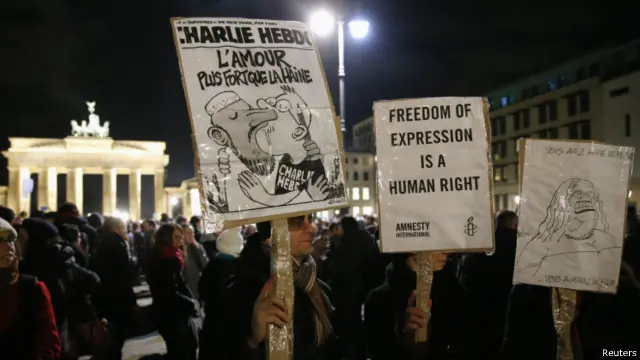 Unjuk rasa mendukung Charlie Hebdo.