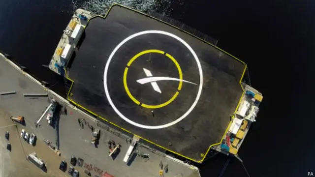 سکوی فرود فالکون ۹