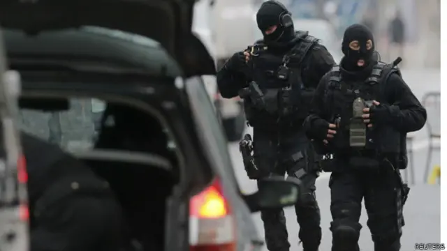 Polisi Prancis meningkatkan status keamanan di Paris setelah serangan