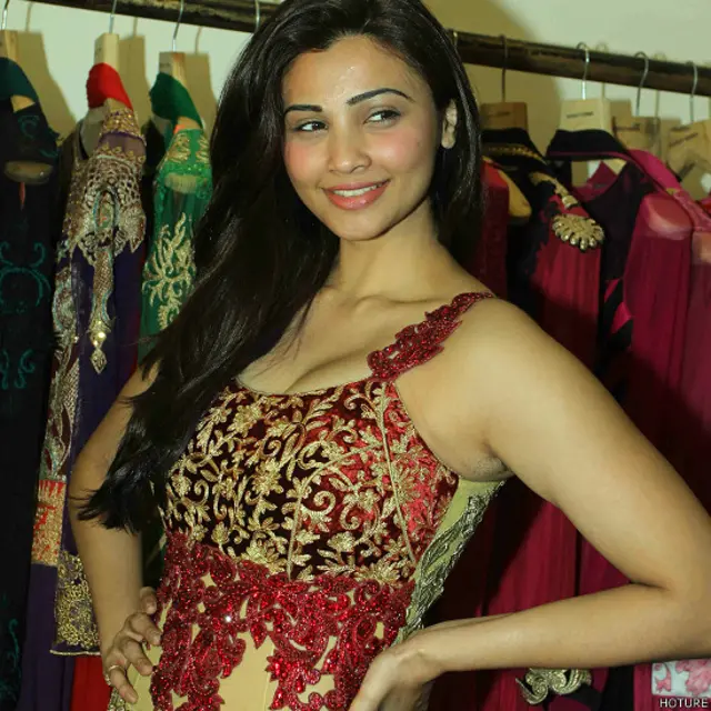 डेज़ी शाह