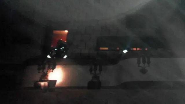 Фото з місця пожежі в "Кінопанорамі"