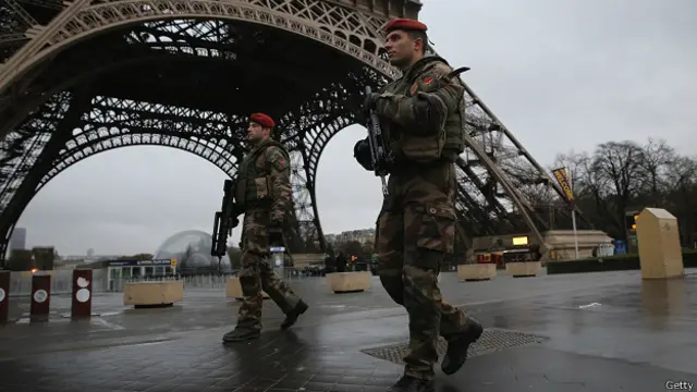 पेरिस, हमला, पाकिस्तान, अख़बार