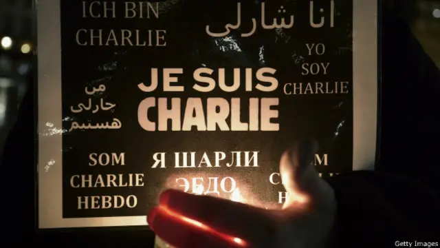 Плакат: "Я - Шарли Эбдо"!