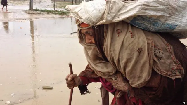 سكان غزة الذين دمرت الحرب الإسرائيلية بيوتهم أكثر تضررا من الفيضانات