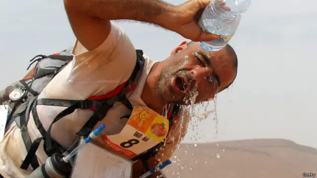 Corredor intenta enfriarse