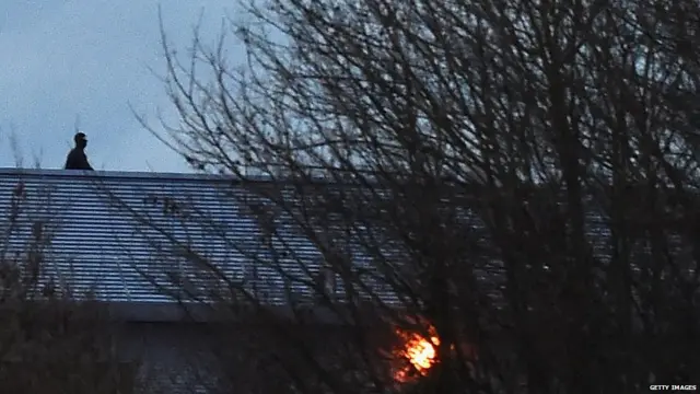 法国警察官员已经证实，《查理周刊》遭袭事件的两名嫌疑人已经被击毙。