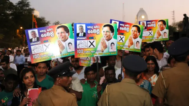 ජනපතිවරණ ප්‍රචාරක ව්‍යාපාරයේදී ප්‍රතිඥා දුන් පරිදි දූෂණ වංචා සම්බන්ධයෙන් ක්‍රියාකිරීමට ප්‍රමාද වීම පිළිබඳව ජනතාව ප්‍රශ්න කරන බව ජනාධිපතිවරයා පවසයි 