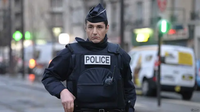 حملوں کے بعد فرانس میں دس ہزار اہلکار حفاظتی ڈیوٹی پر تعینات کیے گئے ہیں