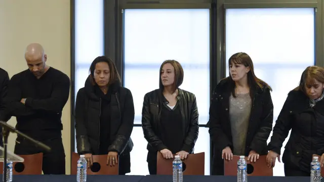 احمد میرابِت کی ساتھی، بھائی اور تین بہنوں نے پیرس میں پریس کانفرنس سے خطاب کیا