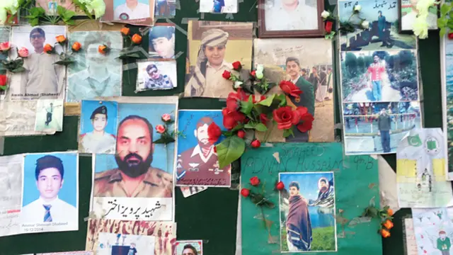 آرمی پبلک سکول پشاور پر دہشت گردوں کے حملے میں 140 سے زائد بچے ہلاک اور درجنوں زخمی ہو گئے تھے 