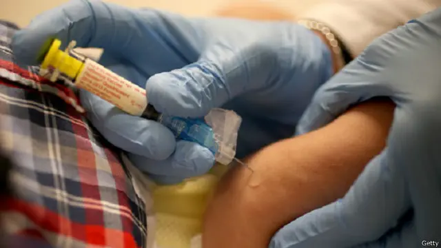 من المقرر أن تبدأ تجارب العلاج في أواخر يناير/كانون الثاني في ليبيريا