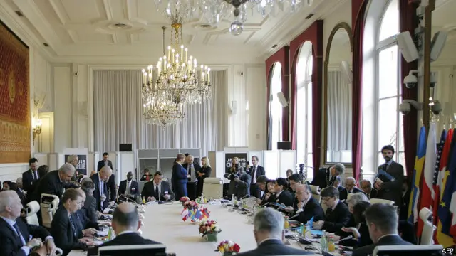 
پاریس امروز میزبان نشستی بین المللی برای مقابله با تروریسم با حضور مقامات امنیتی کشورهای اروپایی و آمریکا بود